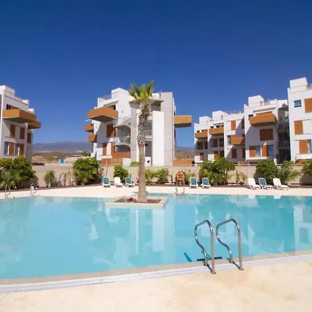 El Médano Beachfront Duplex Penthouse with pool, rooftop, sea view *