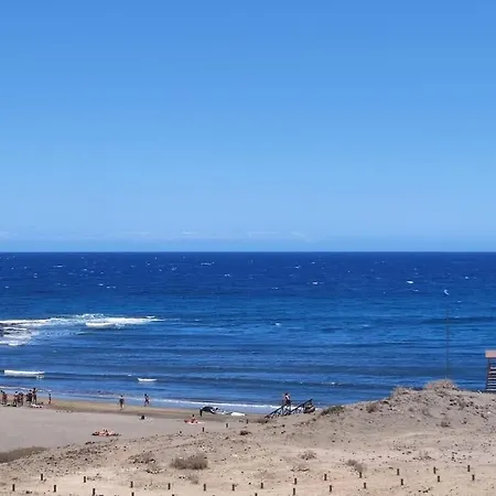 El Médano Beachfront Duplex Penthouse with pool, rooftop, sea view *