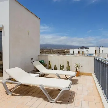 El Médano Beachfront Duplex Penthouse with pool, rooftop, sea view *