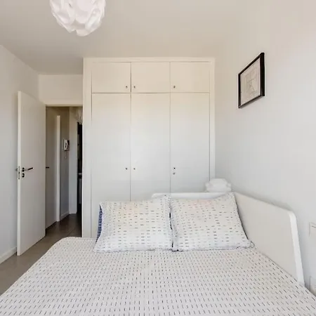 Beachfront Triplex Penthouse With Pool, Rooftop, Sea View אל מדאנו