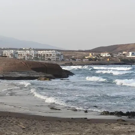 Beachfront Triplex Penthouse With Pool, Rooftop, Sea View דירה *