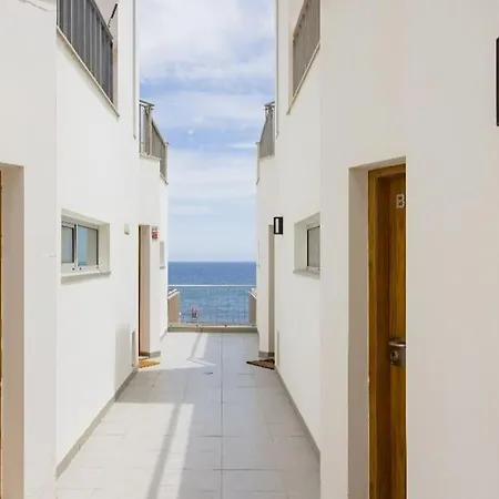 Apartmán Beachfront Duplex Penthouse With Pool, Rooftop, Sea View *